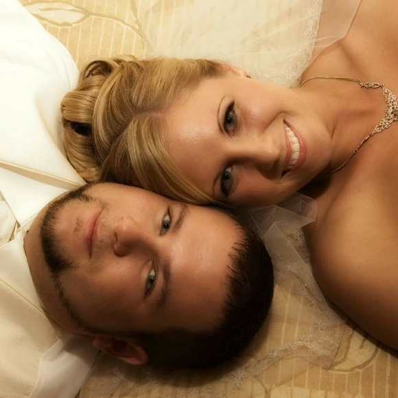 Meet your Posher, Lauren - Picture 2 of 3